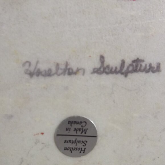 Hoselton Penguins, 2 Aluminum Sculptures on Stone Base - Picture 6 of 9